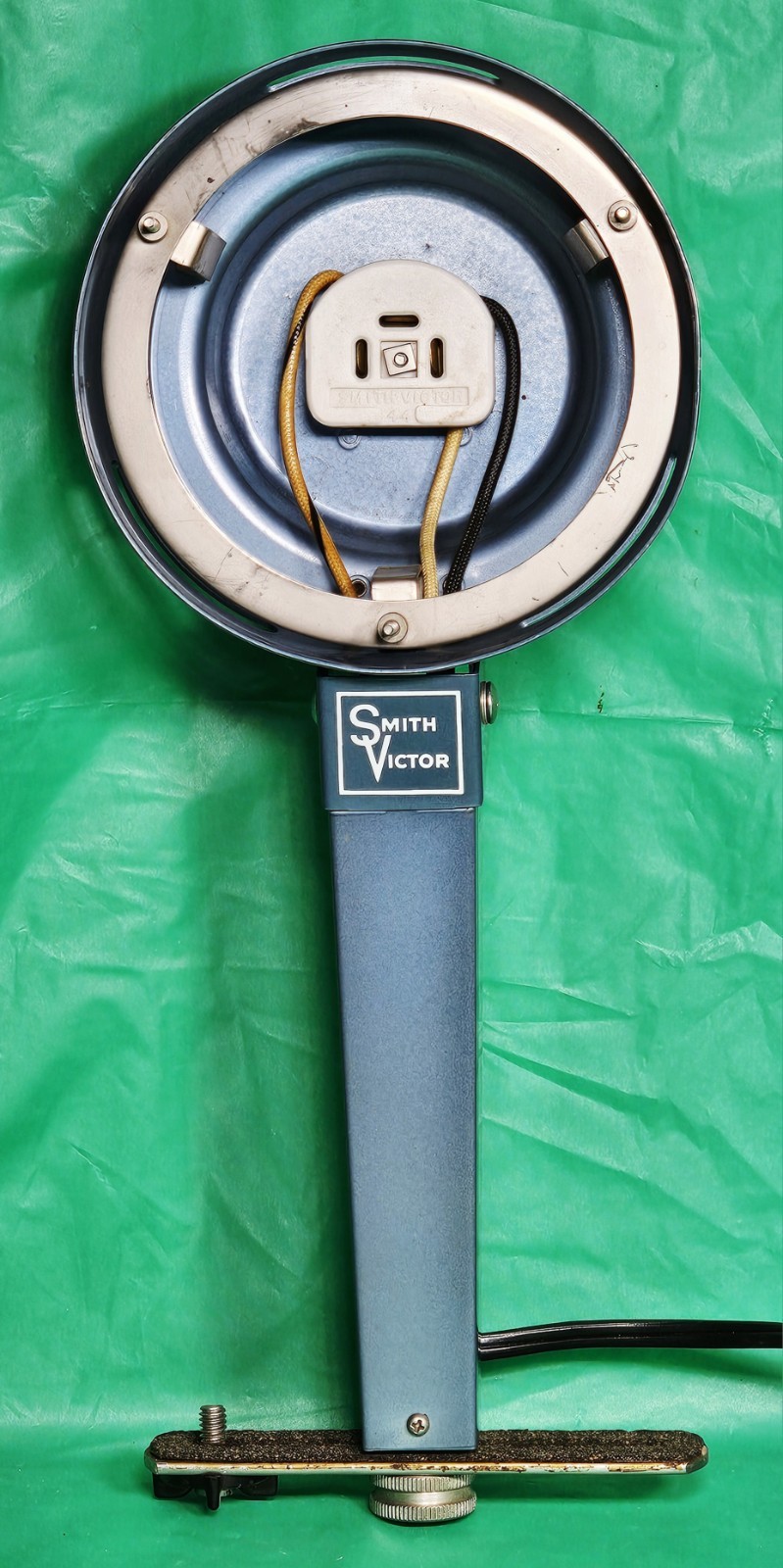 ***Vintage Smith Victor Hand Held Flood/Spot Light (Model: L8) With Case***