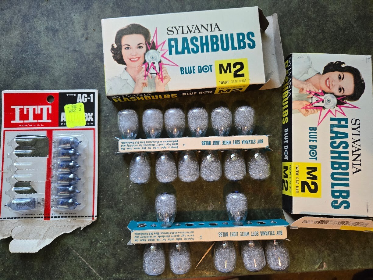 Vintage Flashbulbs AG1 & Sylvania Blue Dot M2