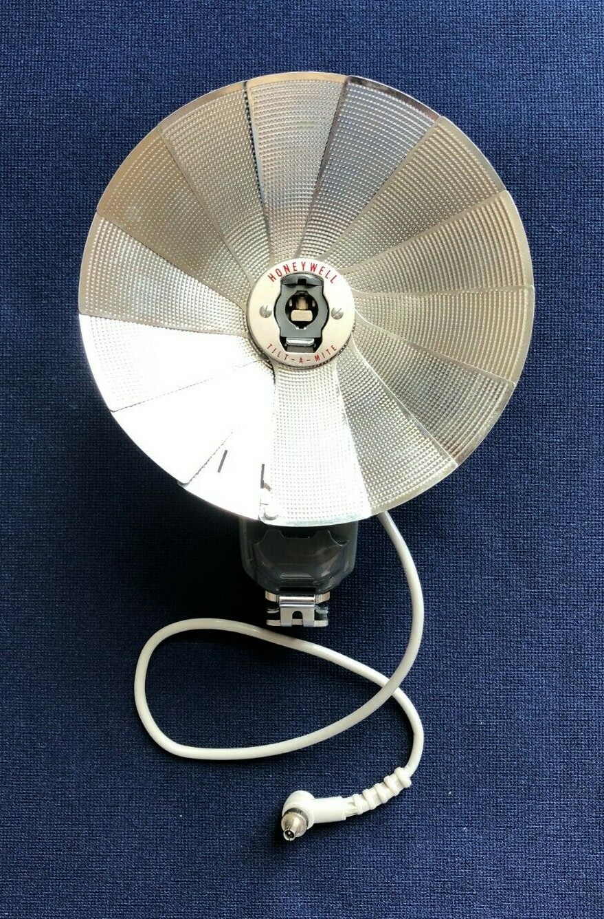 CAMERA – VINTAGE HONEYWELL TILT-A-MITE COLLAPSIBLE CAMERA FLASH UNIT UNTESTED