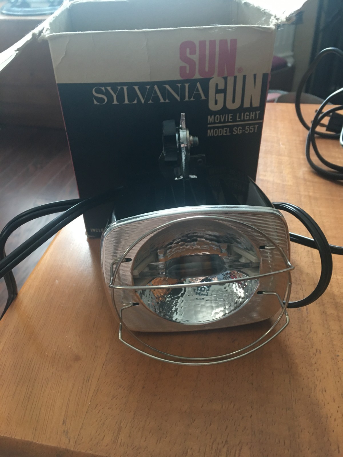 Sylvania Model SG 55T Top Mount Sun Gun Movie Camera Light for Super 8mm Cameras