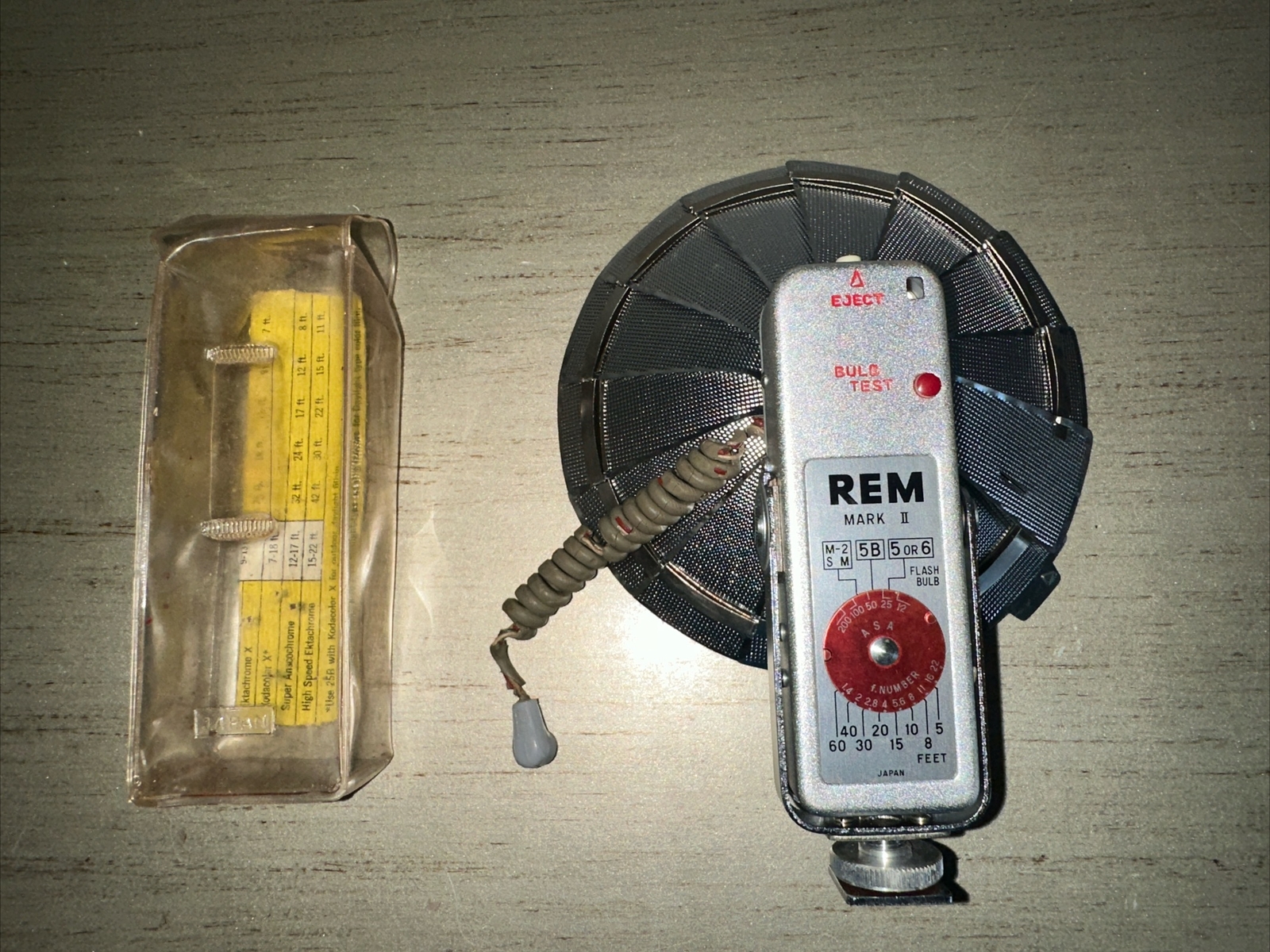 Vintage REM Marksman II Bounce Flash Bulb Test