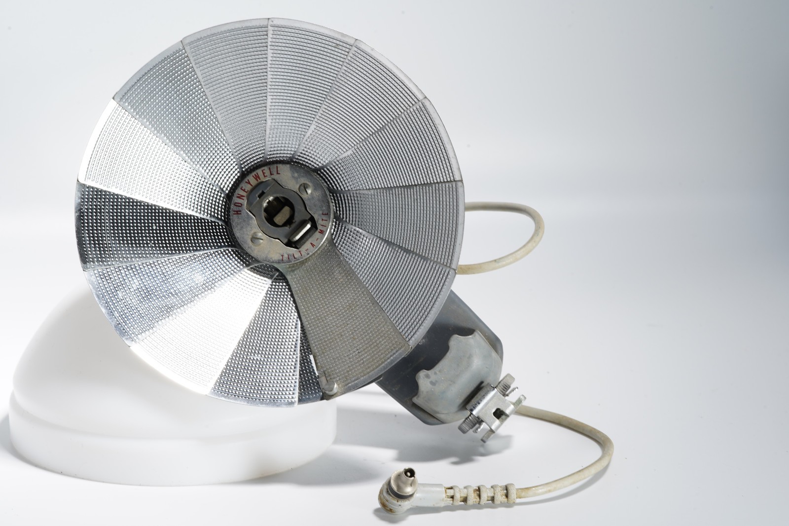 Honeywell Tilt-A-Mite Camera Flash Collapsible Fan Style untested w capacitor ok