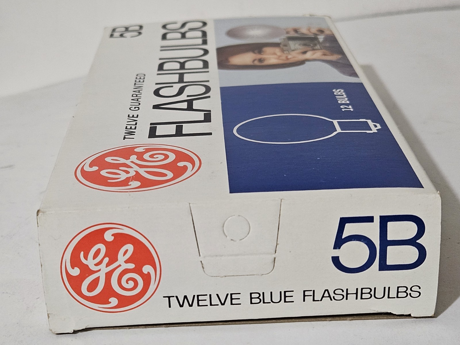 Vintage General Electric GE 5B Camera Flash Bulbs Blue Box of 12 – NOS