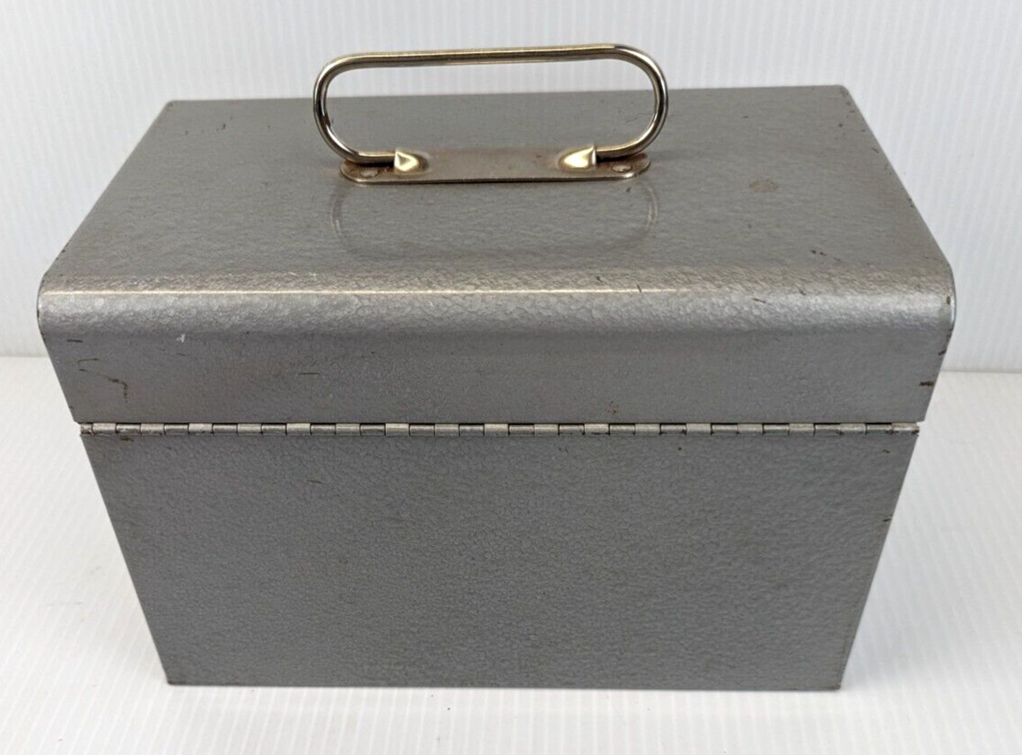 Vintage Logan Deluxe 8mm Film Chest 12-5″ Reel Capacity Latch Handle 5.5×5.5×8.5