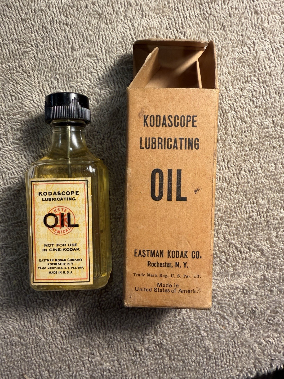 Vintage Eastman Kodak Kodascope Lubricating Oil Box Full Bottle