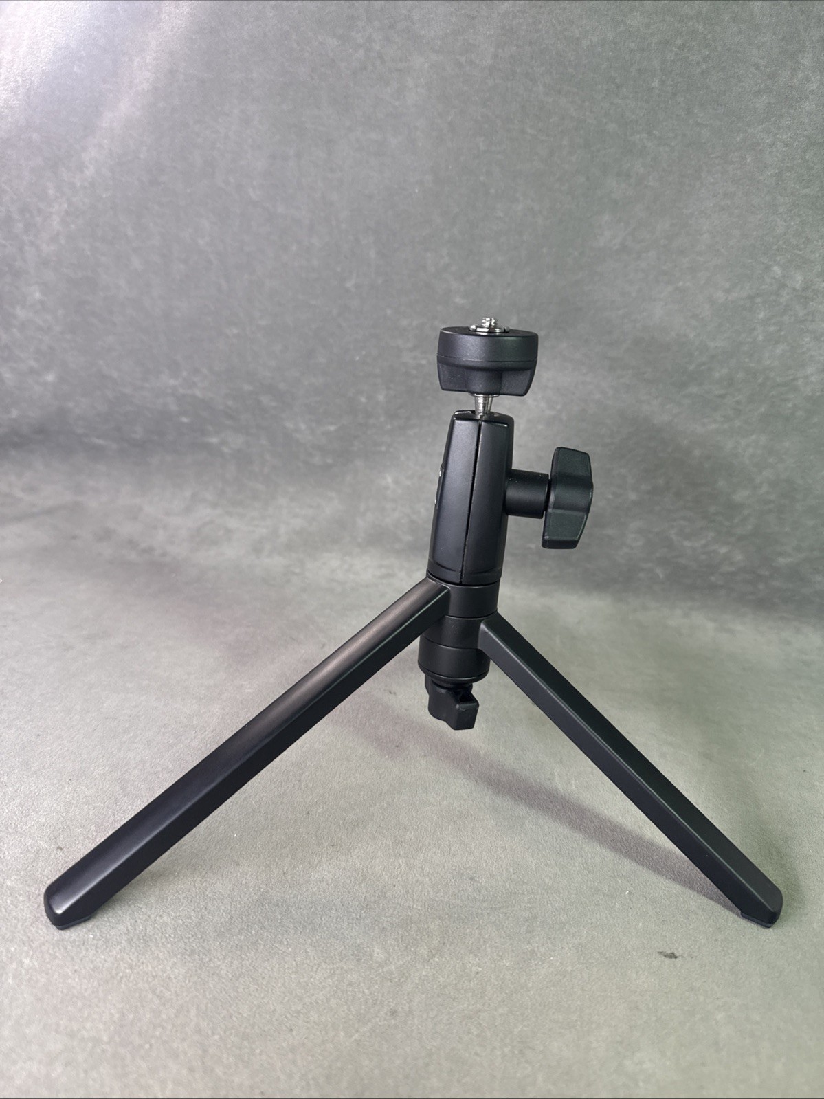 Star-D Model 306 Camera Table Top Tripod with Zipper Case