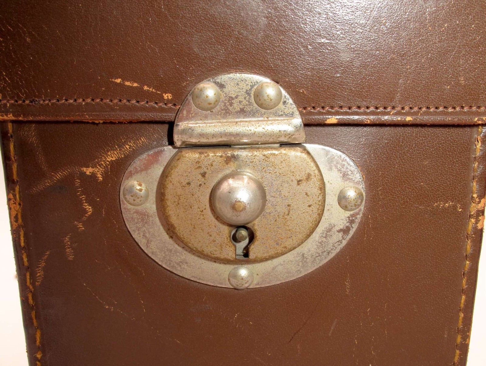 *VINTAGE* BROWN HARD CASE 6″x 4″ x 4″ WITH STRAP-GOLD INTERIOR-WORKING CLASP