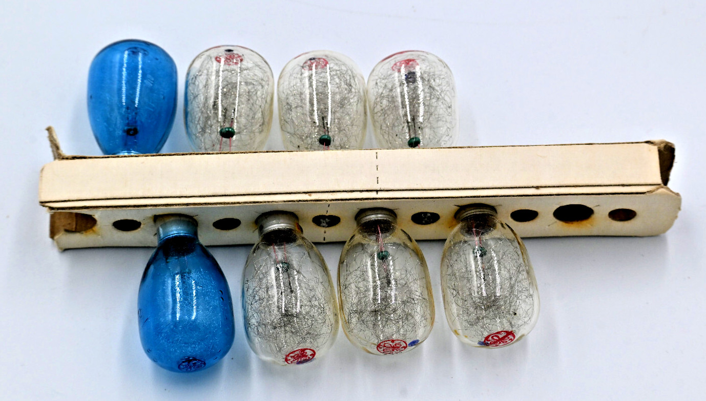 Vintage GE (6) M3 and (2) M3B Flashbulbs With Box