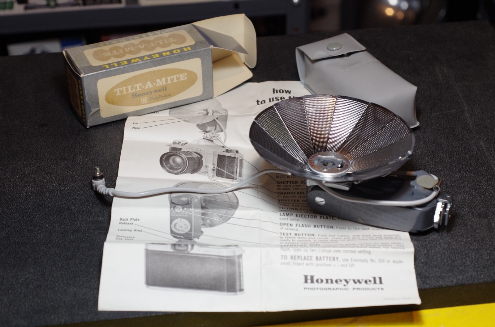 Vintage Honeywell Tilt-A-Mite Camera Flash Unit w/Case & Box **MINT**MINT**MINT*