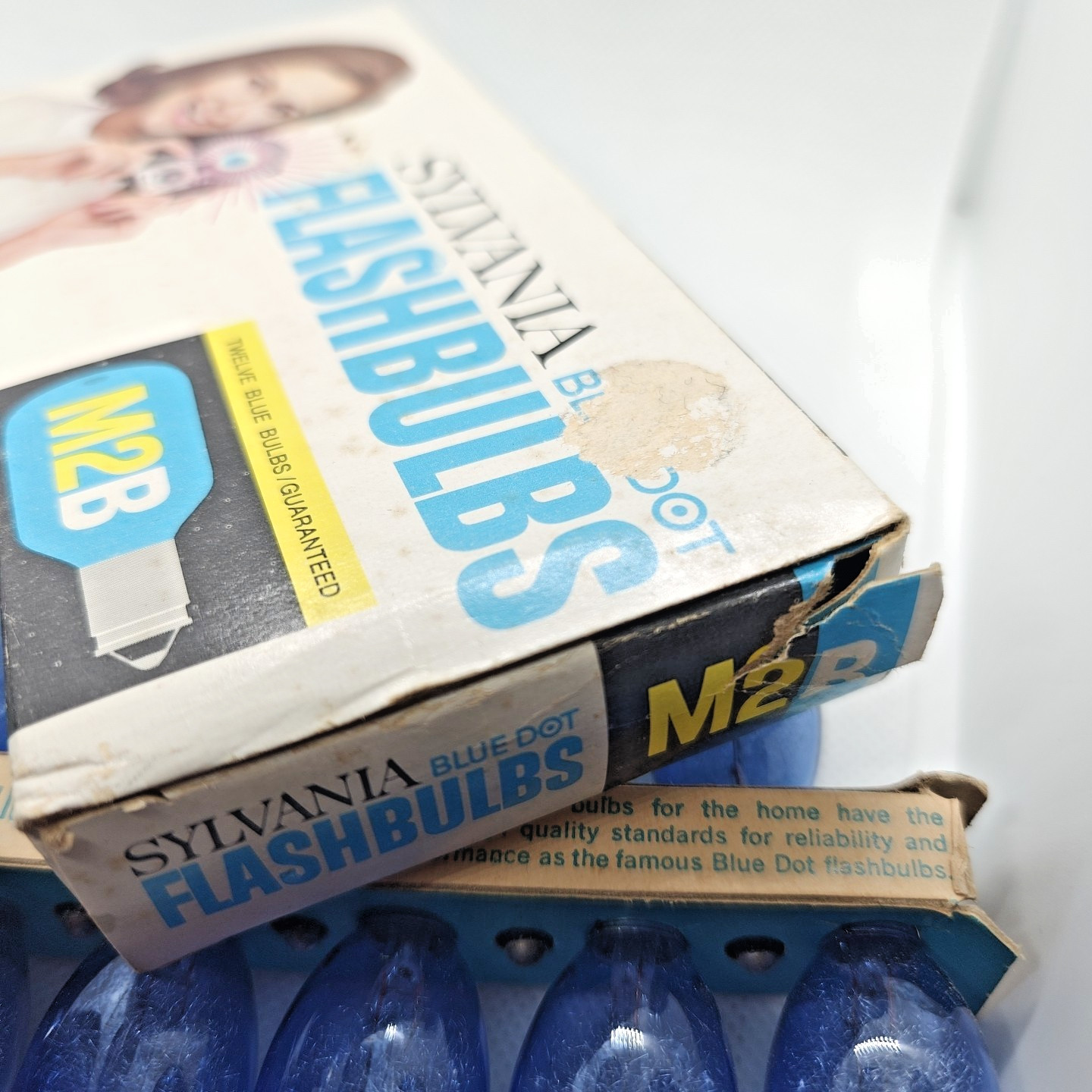 Vintage Sylvania Blue Dot Flashbulbs M2B Unused Open Box