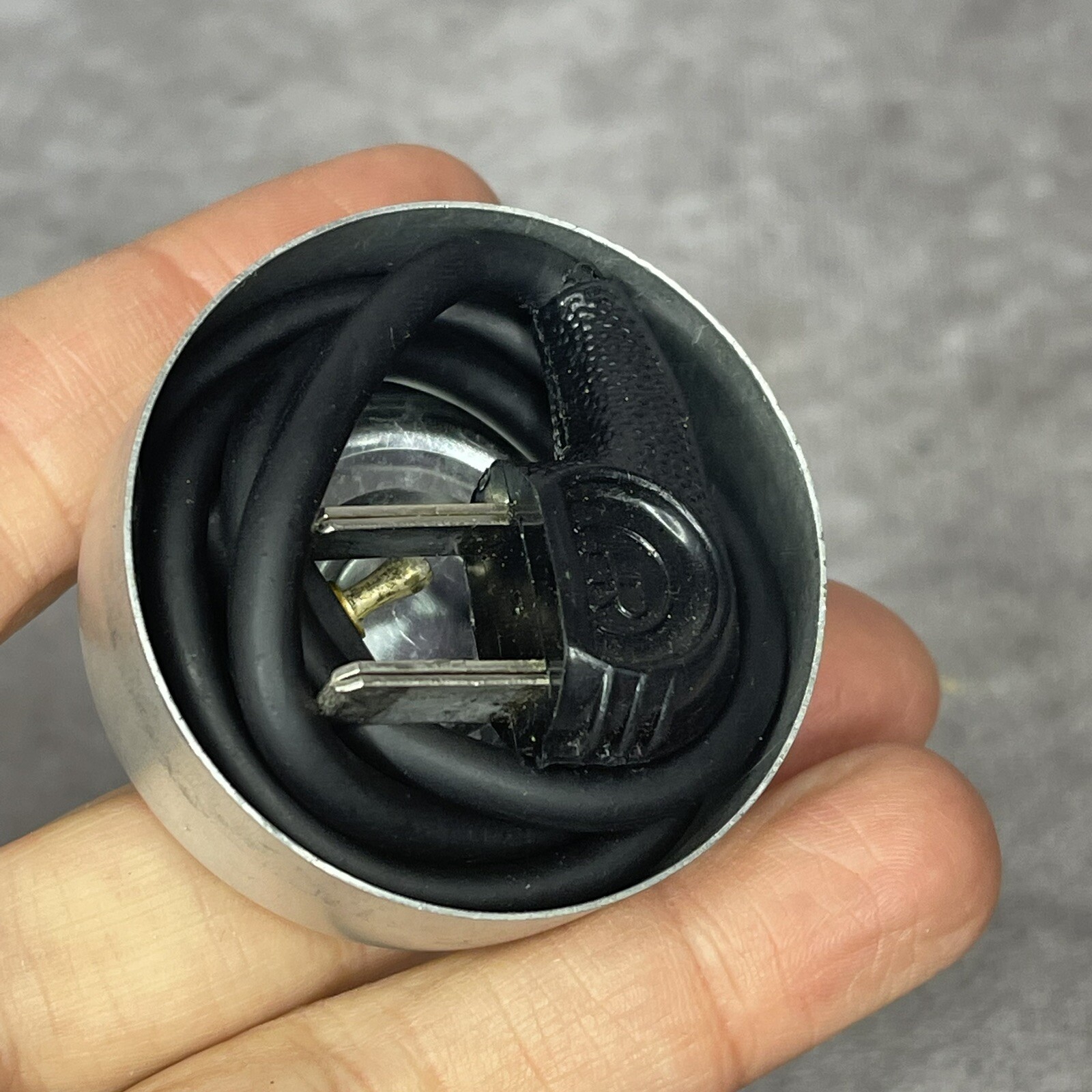 VINTAGE MINICAM TWO-POST BULB FLASH CORD W/UNKOWN SCREW-IN PLUG