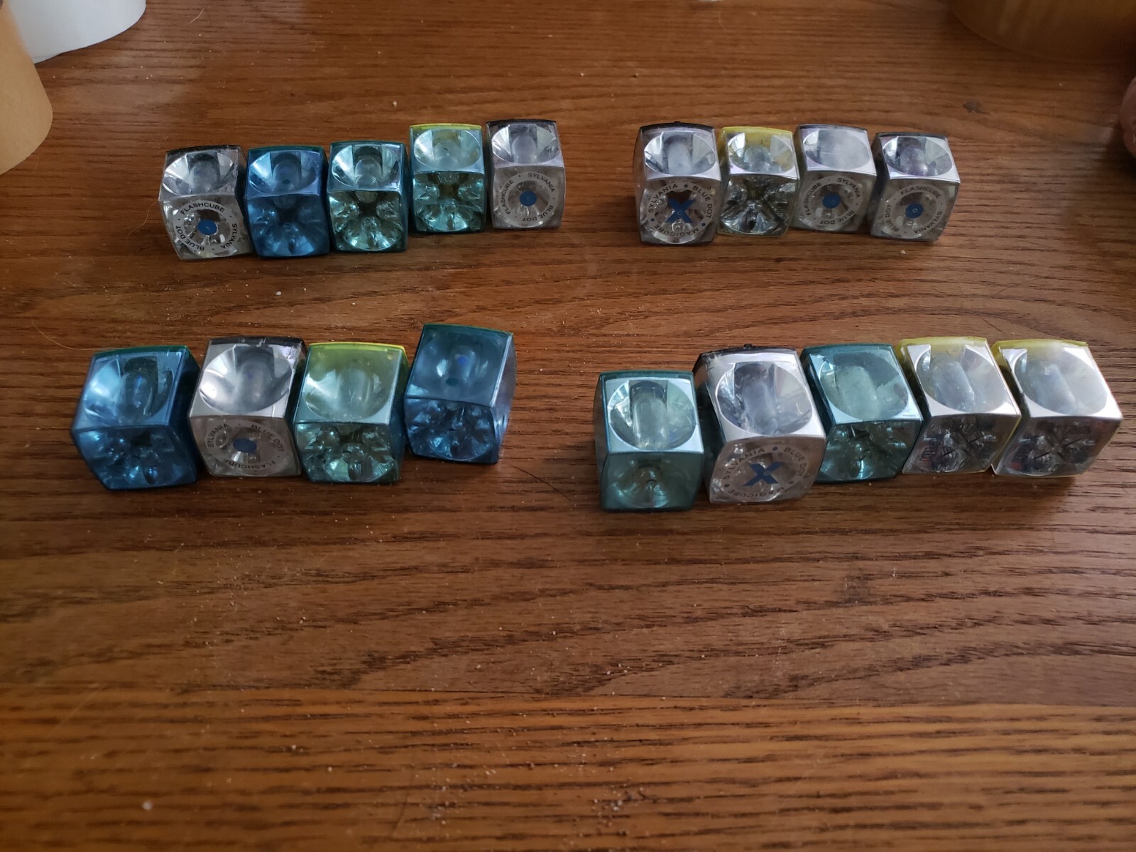 Set Of 18 Vintage Flash Cubes Bulbs – PRESUMED NOT WORKING – Various Brands