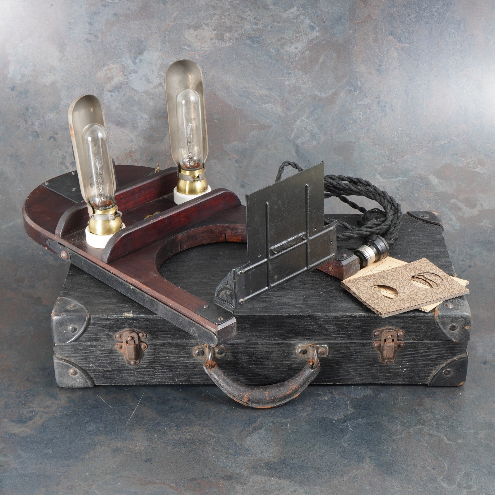 :Bell & Howell Vintage B&H Filmo 16mm Movie Titler w/ FX Cards – Circa 1930