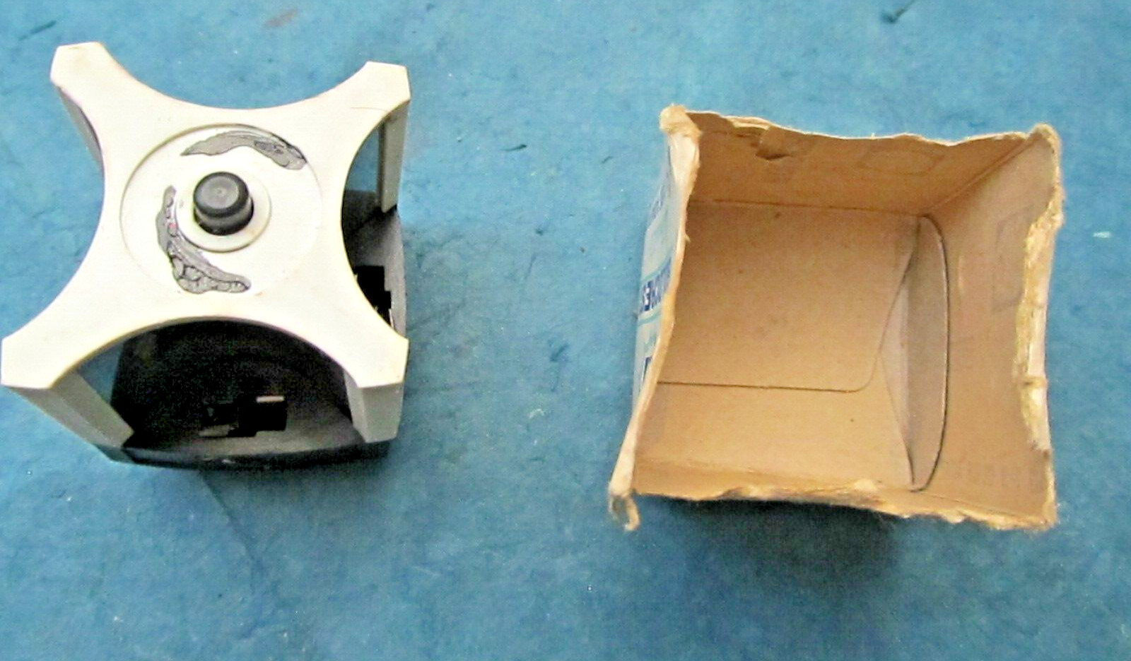 Vintage Goldcrest automatic AG 1-3 cube adaptor from Macau for camera