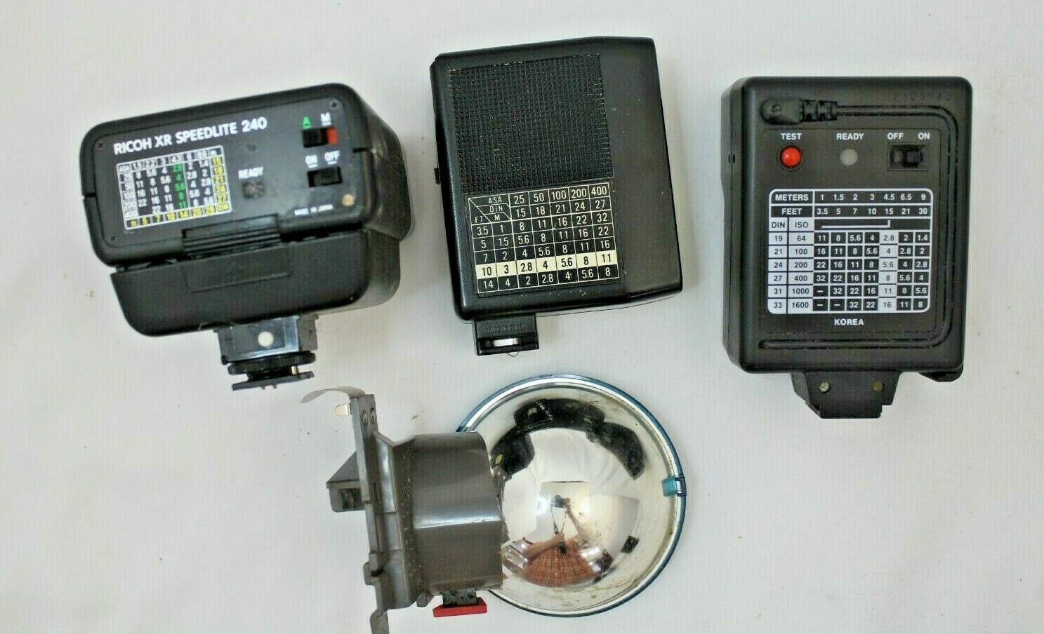 LOT OF VINTAGE CAMERA FILTERS, LENS, FLASHES AND ACCESSORIES -A