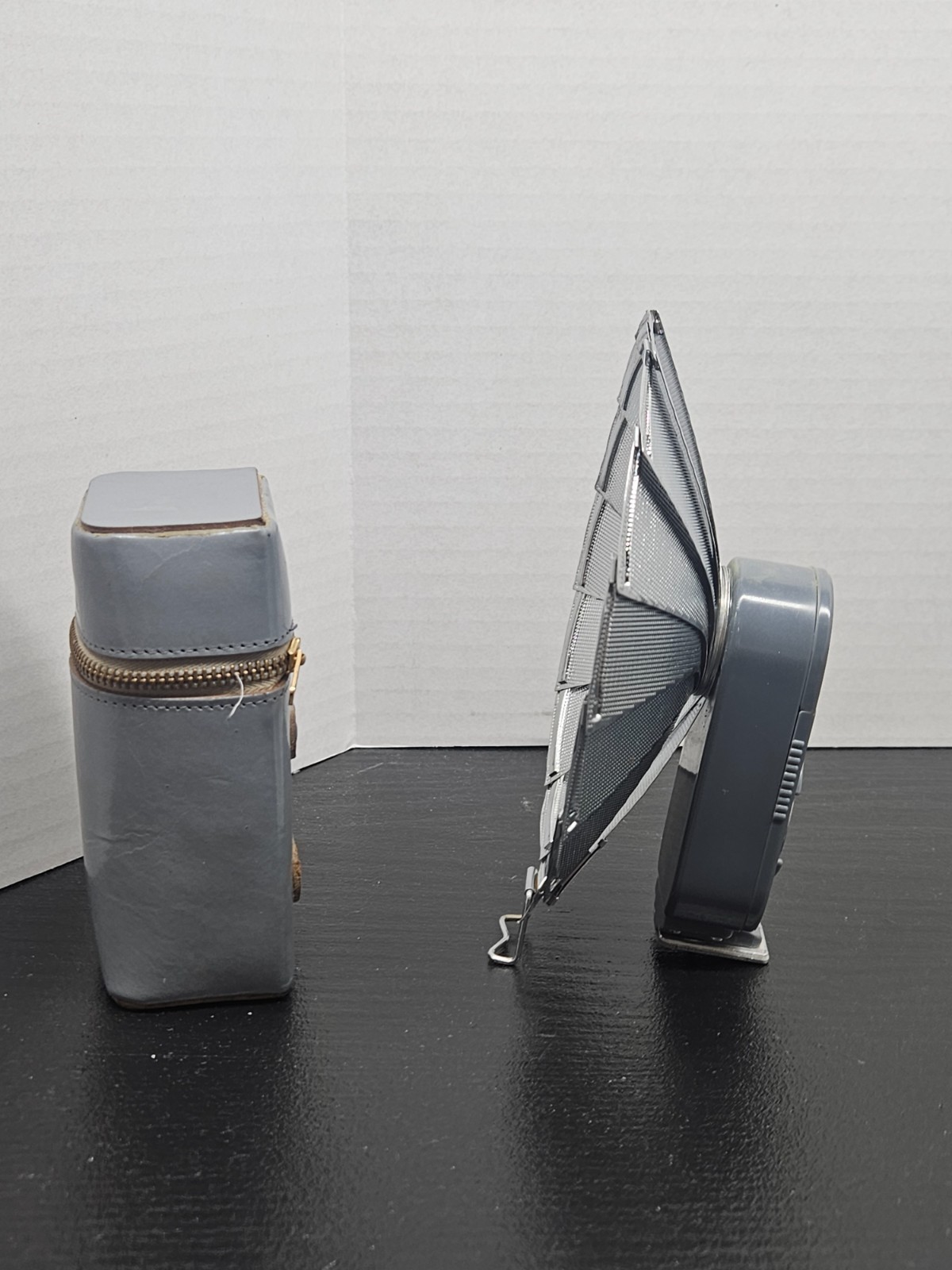 vintage Accura fan flash dial with its original carry case, made in Japan. 