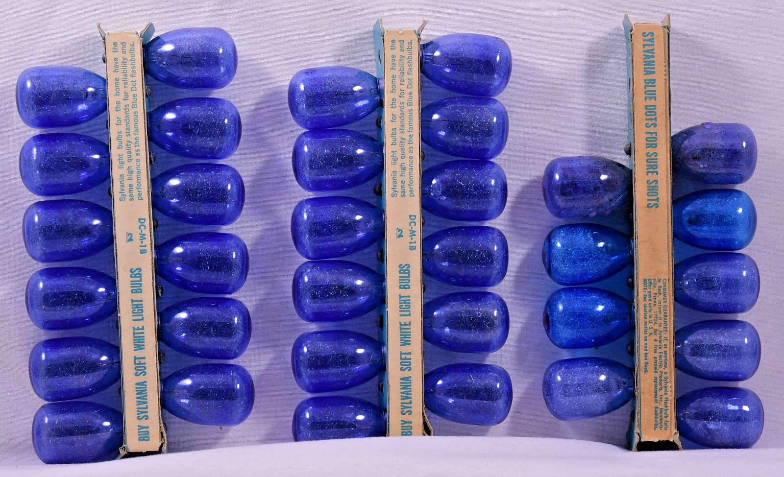 33 Vintage Sylvania M3B Blue Dot Flashbulbs Blue Color Unused Original Box