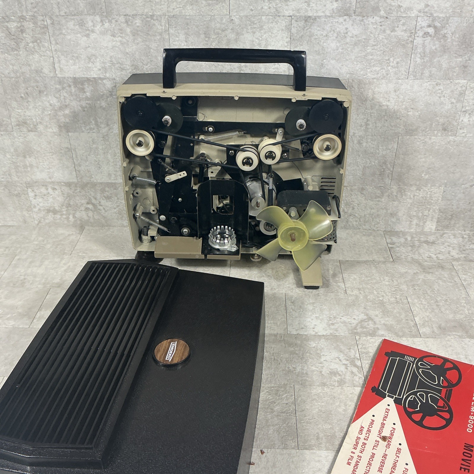 Super 8, EMDEKO Projector.EM-9000, Box & Instructions Tested Working
