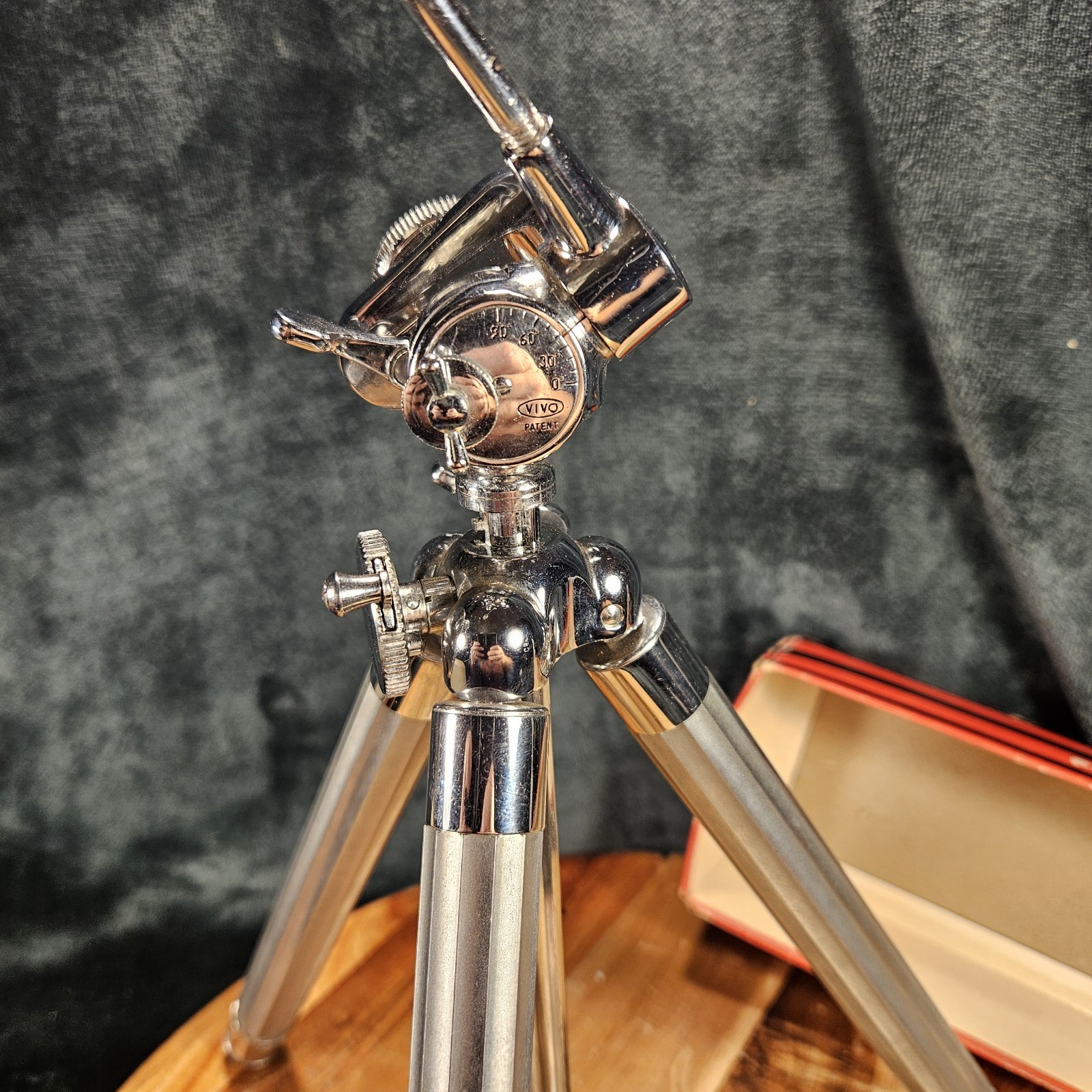 VIVO 9-Section Elevator Chrome Tripod Pan Head & Leather Case Vintage Model DE-