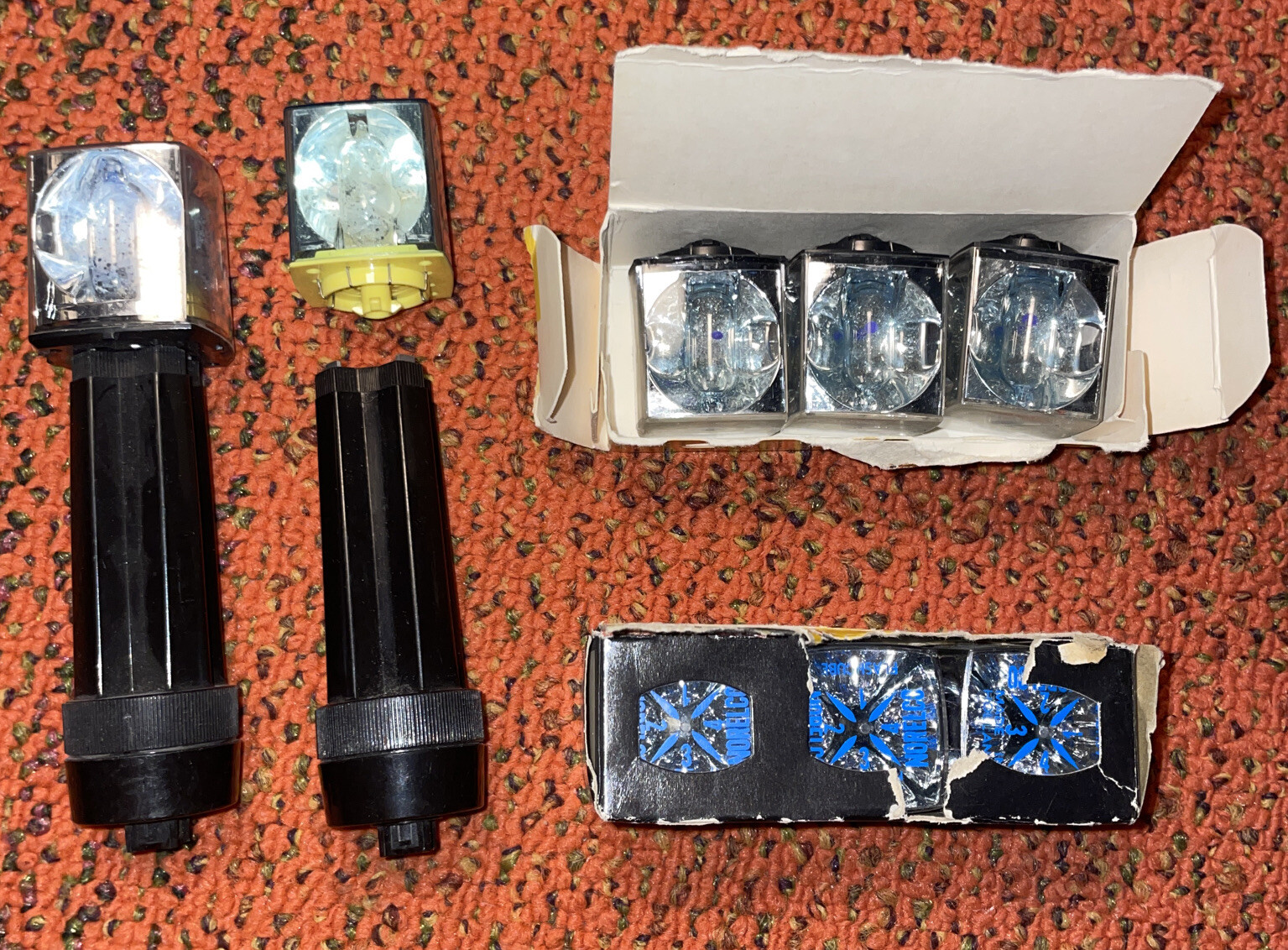 LOT of Vintage Camera Flash Bulbs Cubes Sylvania AG1B Sunpak Filter Kit ECT Read