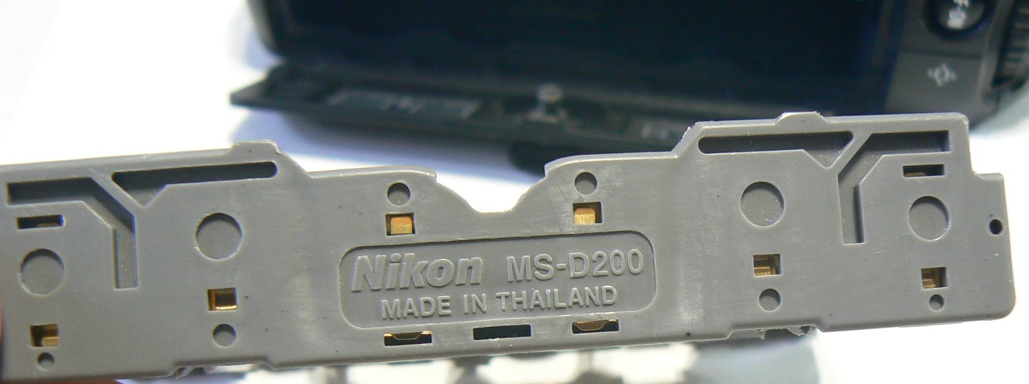 Nikon MB-D200 Multi Power Battery Pack Grip with Battery Tray BB