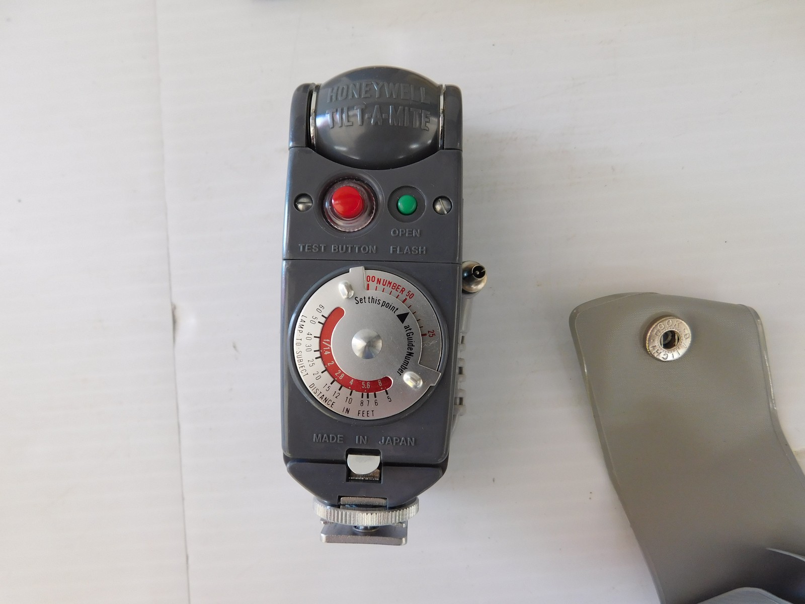 *JM* Honeywell Tilt-a-Mite Flash Unit with Bloom Reflector Cat No 219 (THQ120)