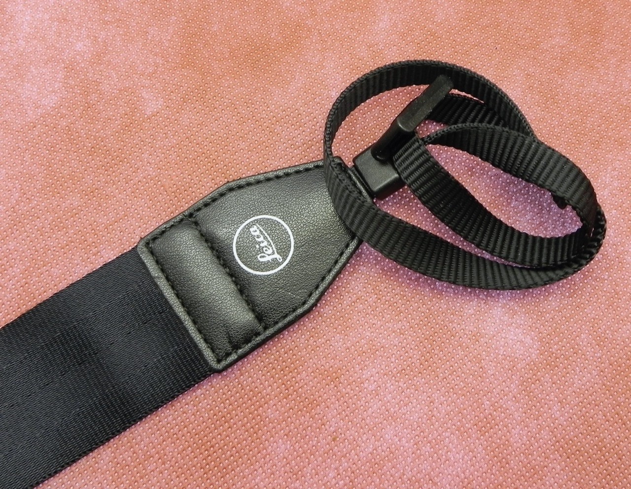 Leica 1.5 inch Wide Strap ……… Minty