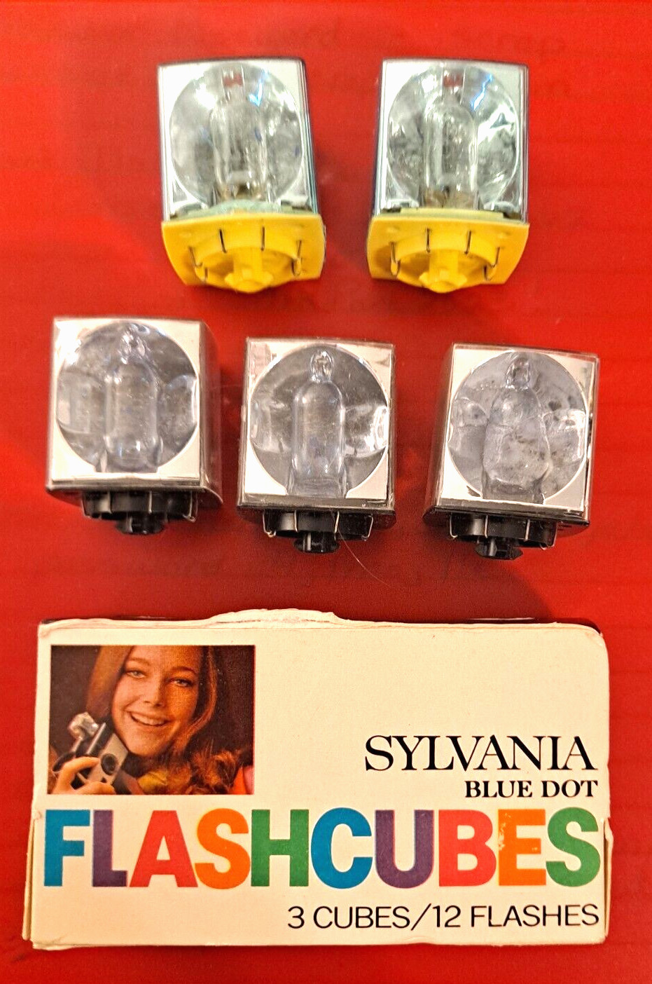 6 Sylvania Blue Dot Flash Cubes & 2 General Electric Flash Cubes