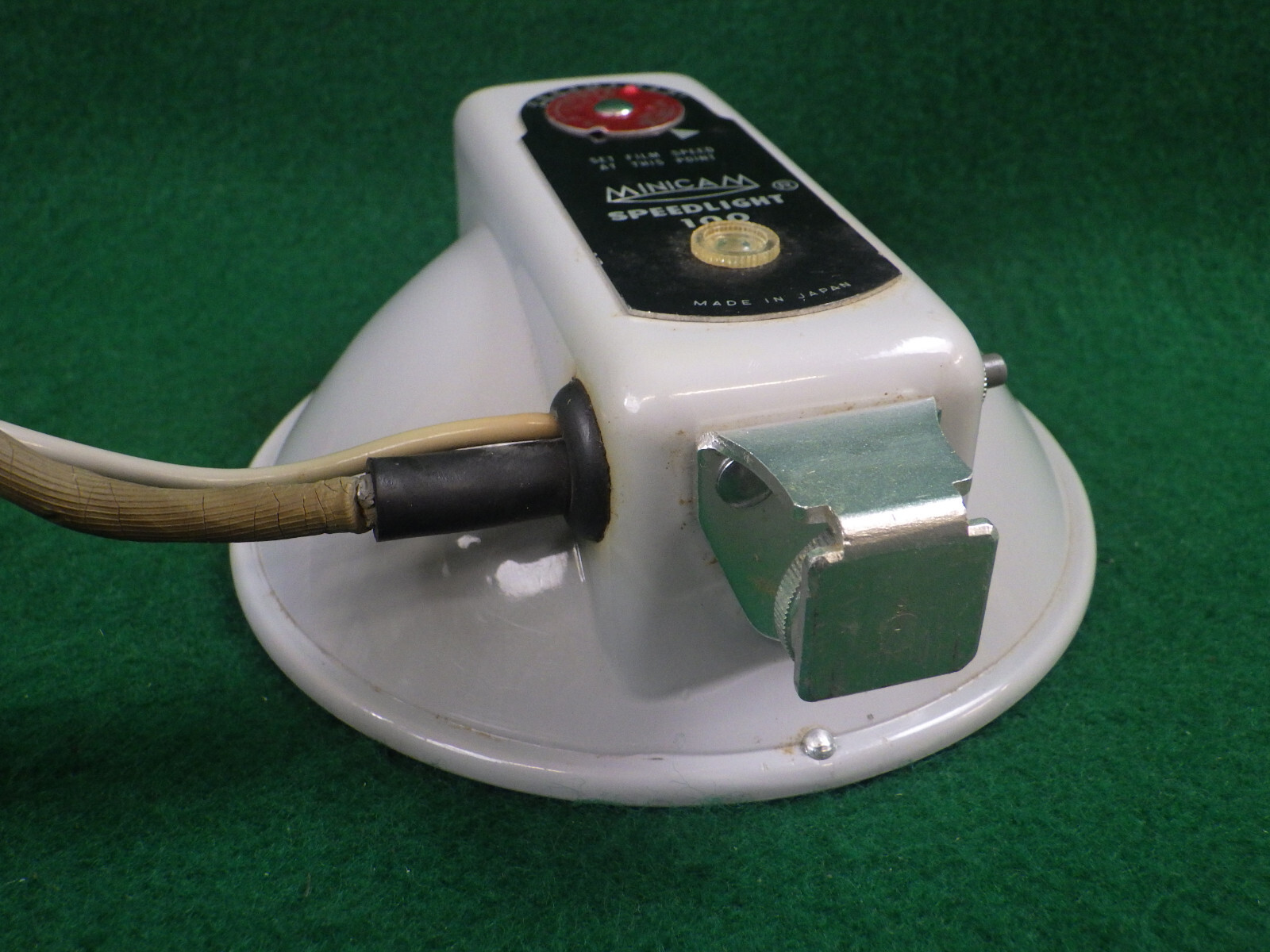 Vintage Minicam Speedlight 100 camera strobe/flash PARTS 5″ dia 1970s