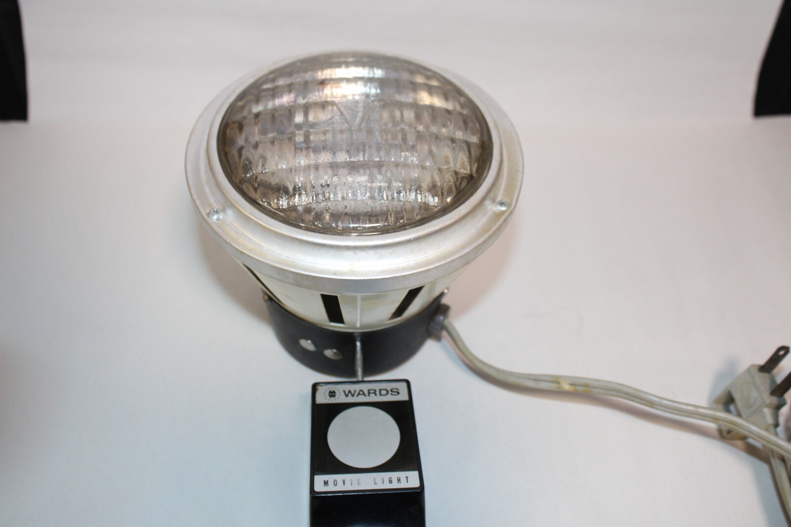 Vintage Montgomery Wards Twin Beam Movie Light – Part No. 67-3284 – w/Box