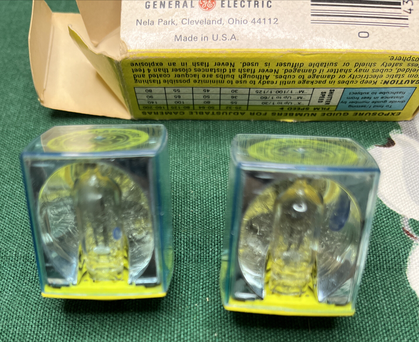 GE General Electric Vintage Camera FLASH CUBES Original Box & 2 Cubes Unknown Co