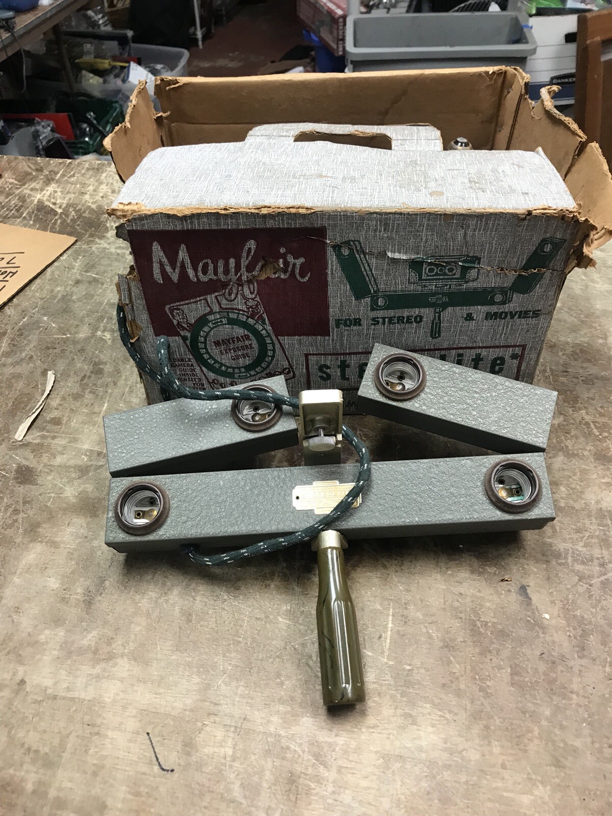 Vintage MAYFAIR STEREOLITE For Stereo & Movies 4 Bulb Lighting Camera Bar W/Box