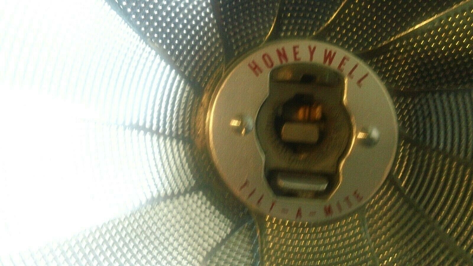 Vintage Honeywell Tilt-A-Mite Folding Fan Camera Flash + Instructions – Not Test