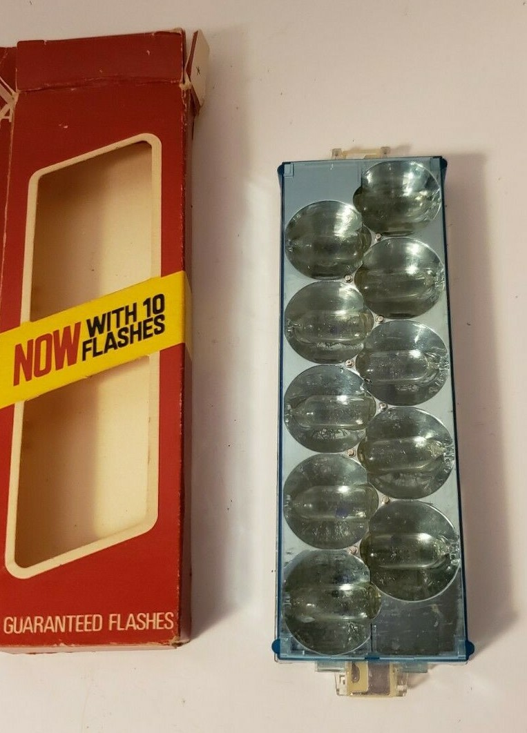 VINTAGE SYLVANNIA FLIP FLASH SUPER 10–GTE BLUE DOT FLASH BULBS–NIB