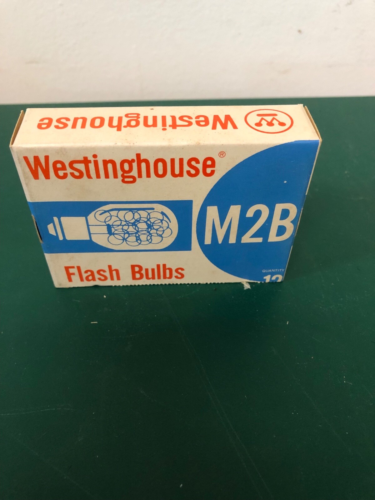 Vintage lot of westinghouse flashbulbs 18 M2B bulbs and 48 no.5B bulbs