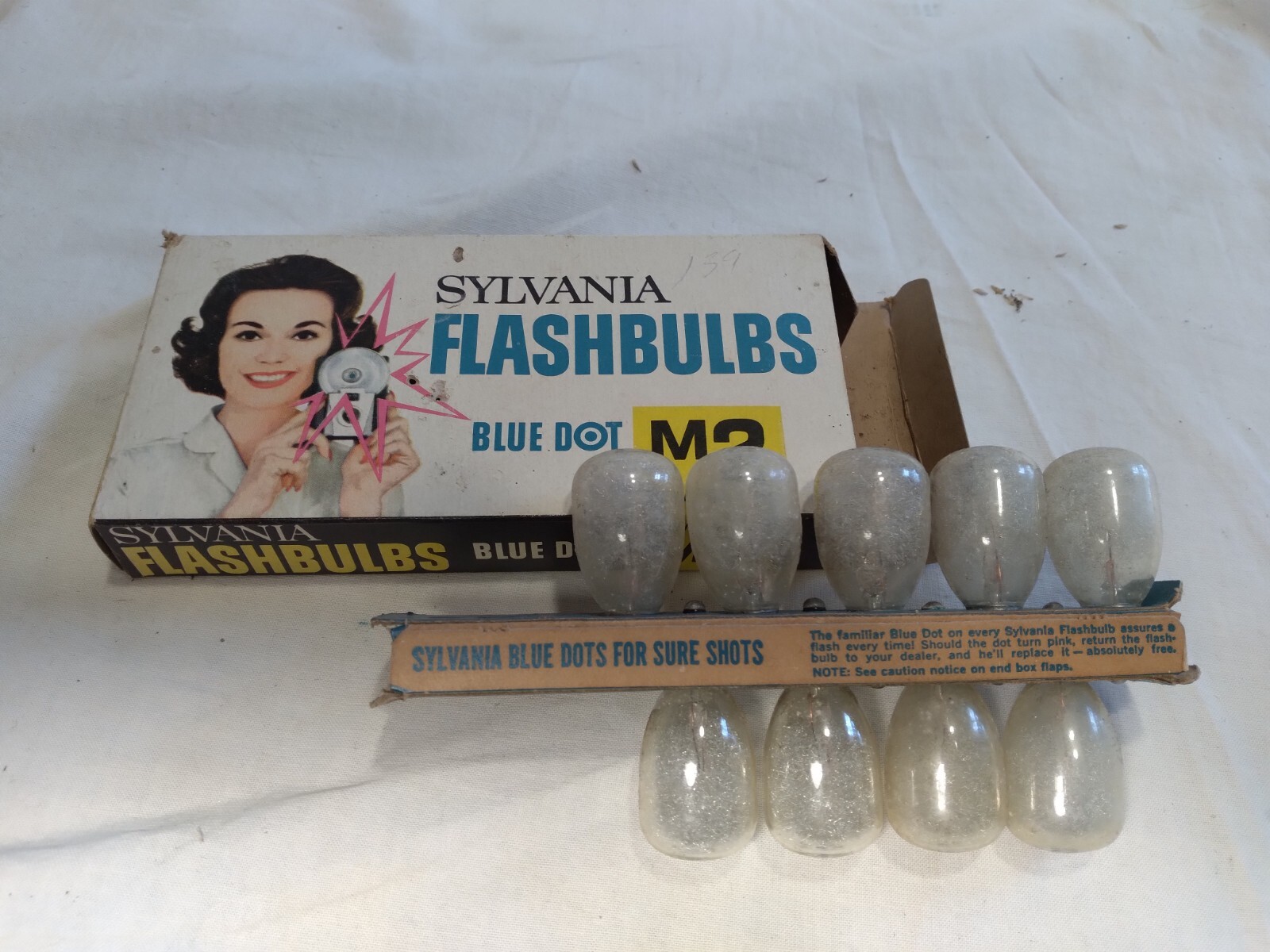 Sylvania Flashbulbs Blue Dot M2 – Incomplete / Sylvania Blue Dot Flash Cubes