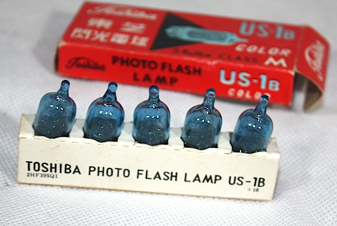 Vintage Toshiba Photo Flash Lamp US-1B Color Class M 5 Bulbs