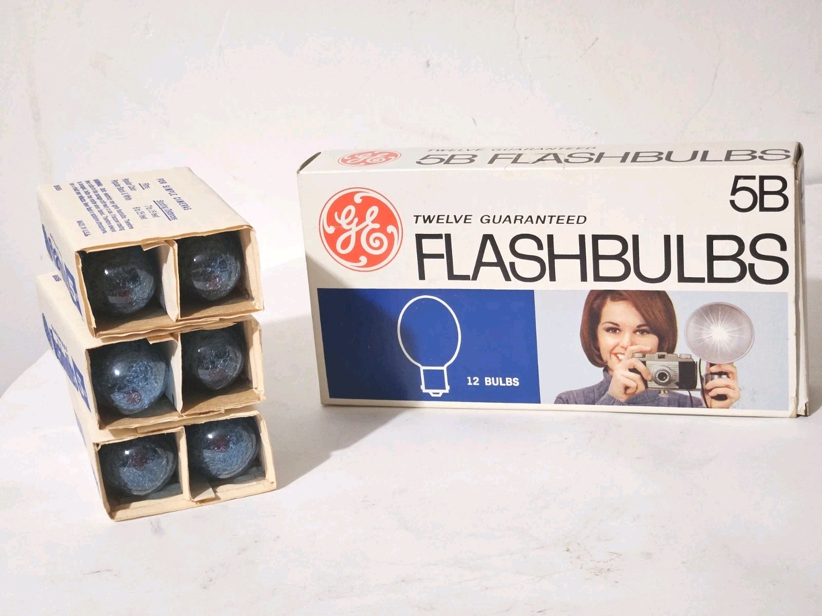 Vintage General Electric GE 5B Camera Flash Bulbs Blue Box of 12 – NOS