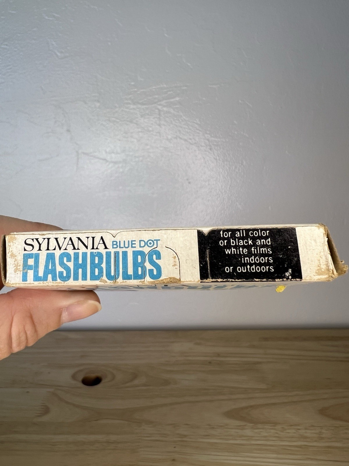 Vintage Sylvania AG-1/AG-1B Blue Dot Replacement Flashbulbs 16 Clear 16 Blue