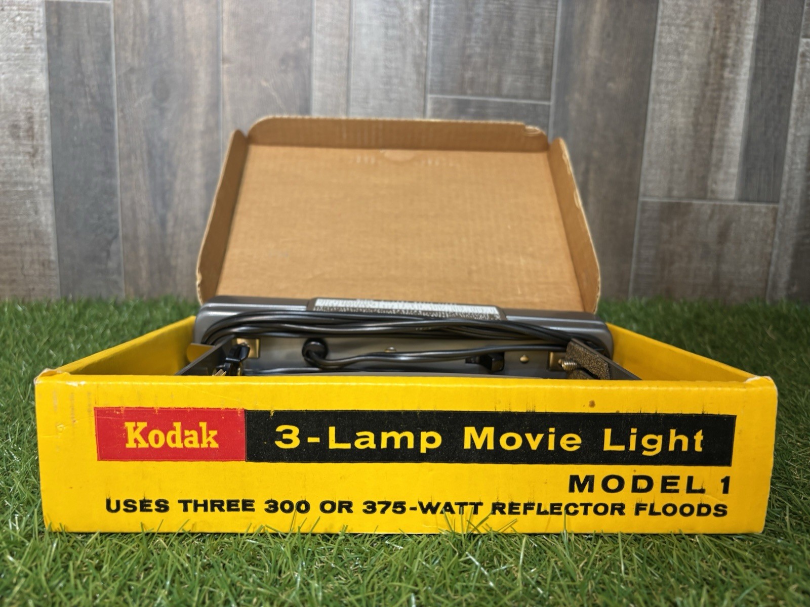 Vintage Kodak 3-Lamp Movie Light Model 1 Tested & Working w/ 3 Bulbs & Box