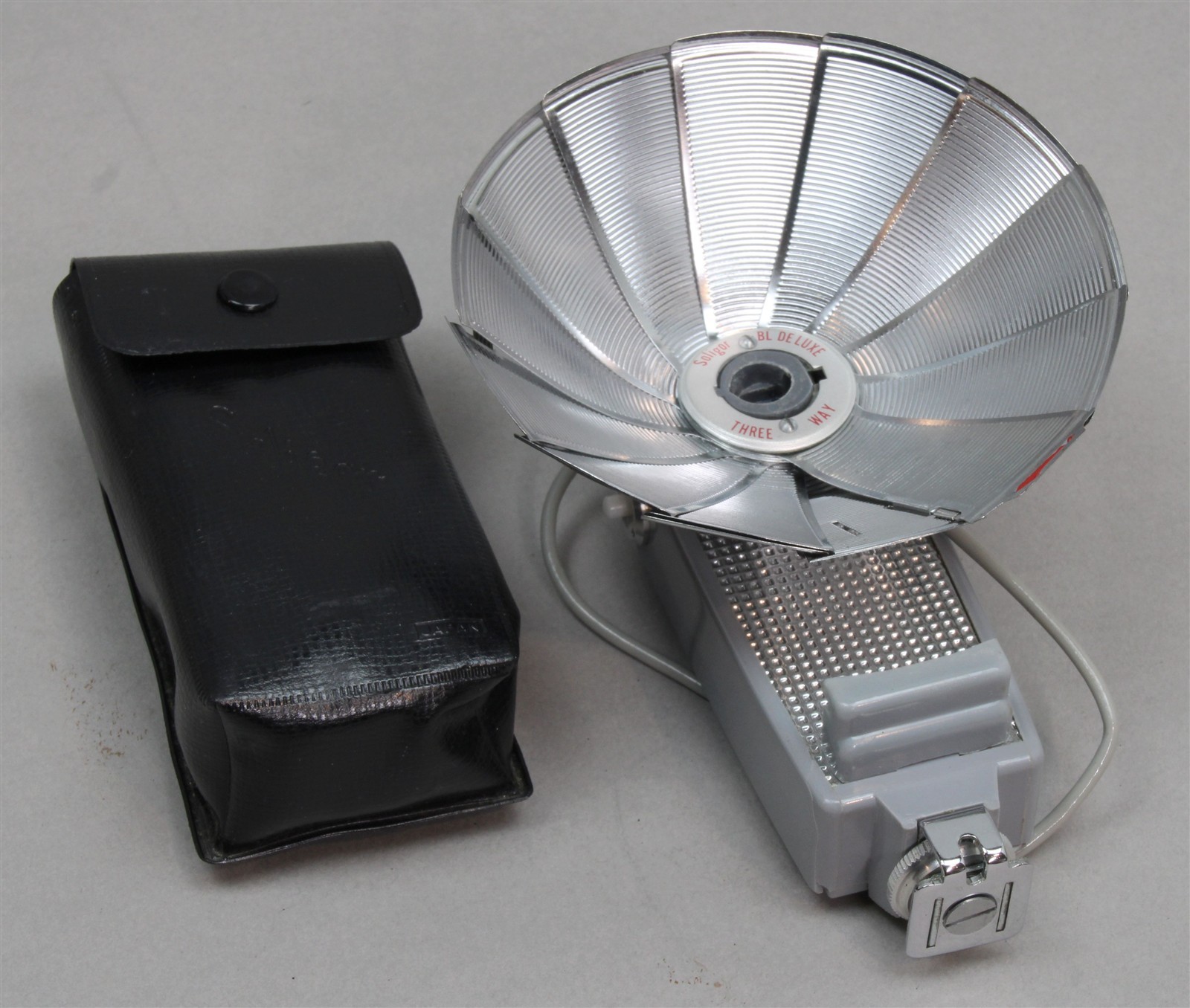 Vintage Flash Attachment SOLIGOR Deluxe Fan Style Cold Shoe Mount w/Case JAPAN