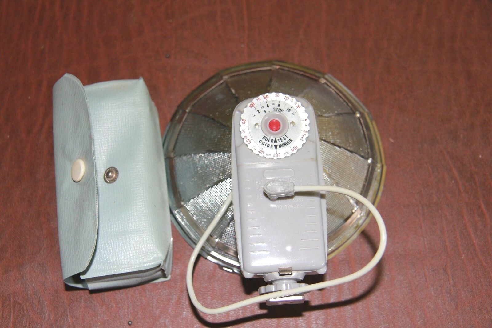 VINTAGE ULTIMA FLASH UNIT WITH CASE – FROM THE ’50S! – EXCELLENT CONDITION