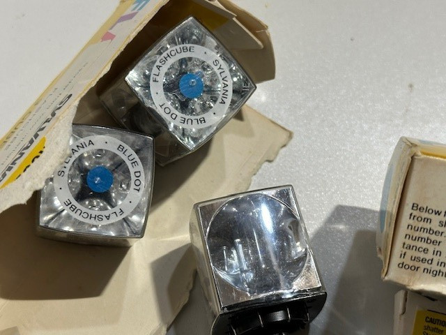 Vintage Sylvania Flash Cubes Blue Dot FLASHCUBES 12 Cubes S15
