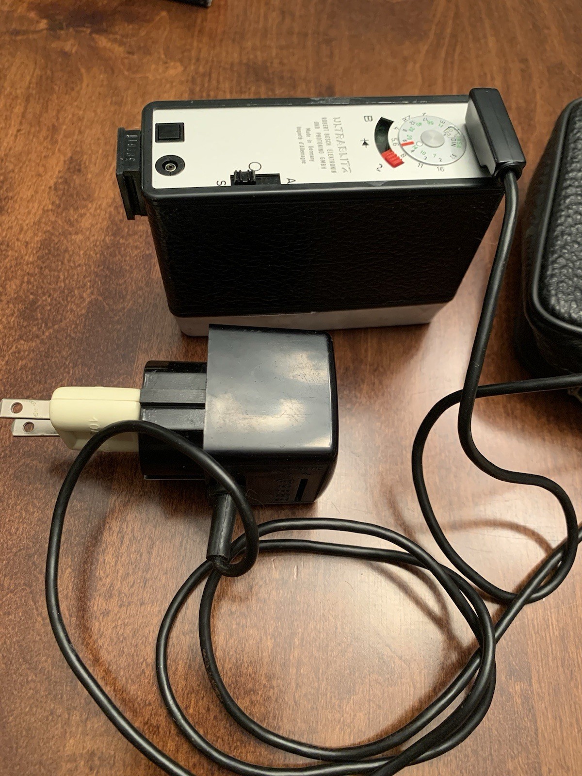 Vintage Bauer E200 AutoBlitz / UltraBlitz Flash With Plug, Case, Made In Germany