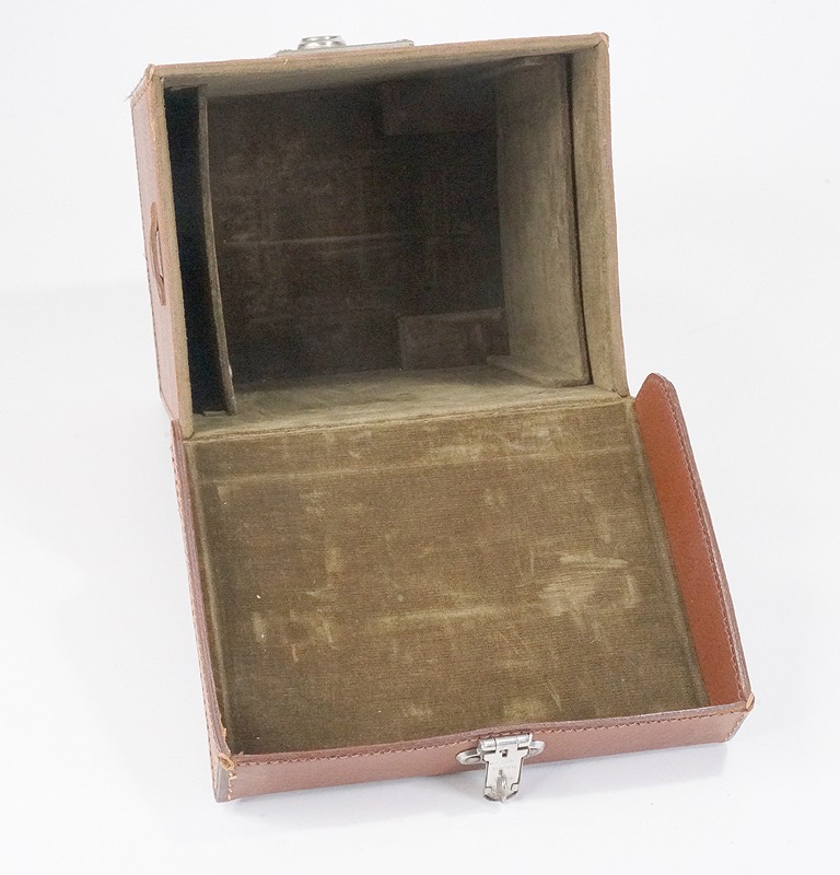 GAUMONT CASE FOR REPORTER (9X12CM) + GROUND GLASS + CABLE RELEASE/227089