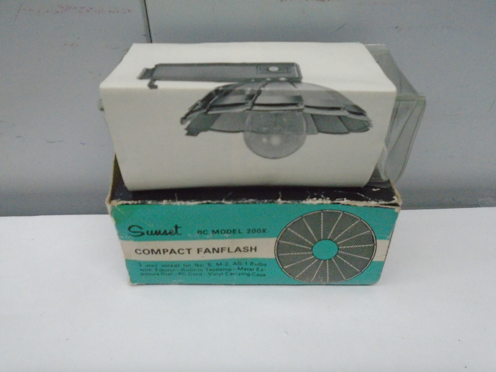 VINTAGE SUNSET COMPACT CAMERA FANFLASH BC MODEL 200X MADE IN JAPAN