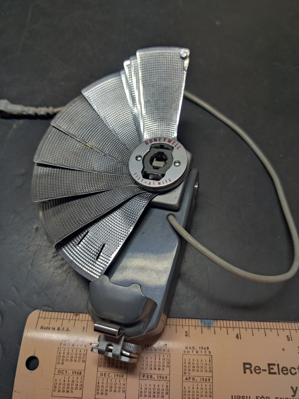 Honeywell Tilt-A-Mite Collapsible Flash Unit Vintage, Untested