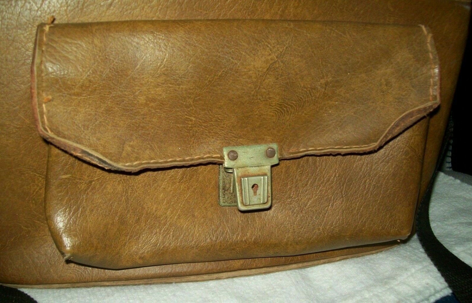 Vtg. COATS CLARKS 1970’s Leather Brown CAMERA Sewing Case 10.5x9x6 w/Felt Inside