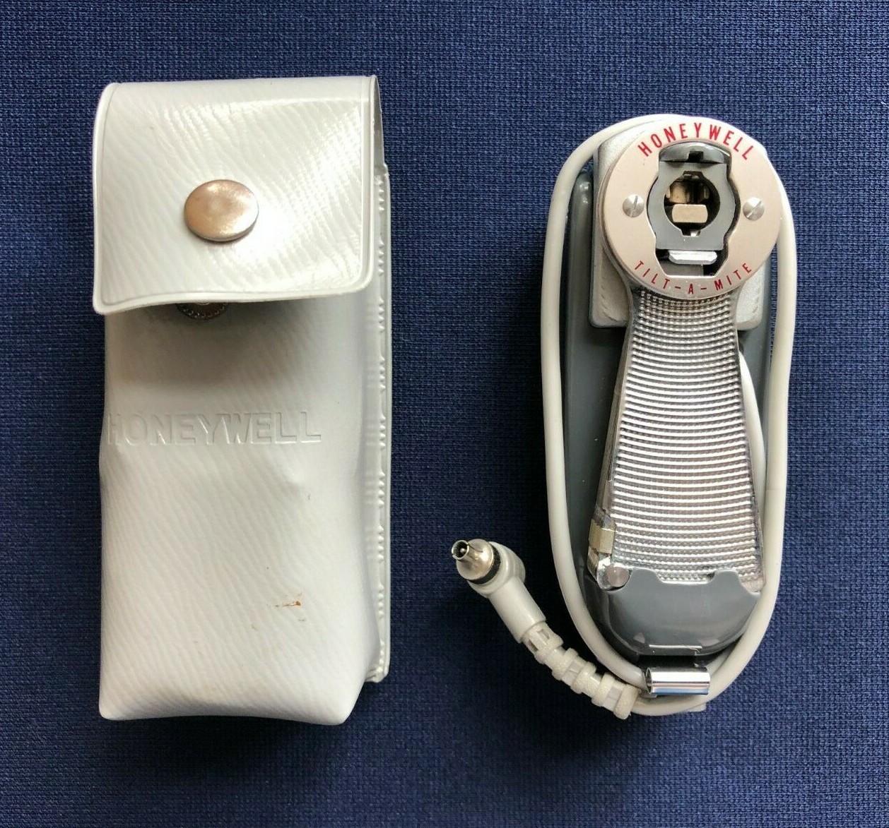 CAMERA – VINTAGE HONEYWELL TILT-A-MITE COLLAPSIBLE CAMERA FLASH UNIT UNTESTED