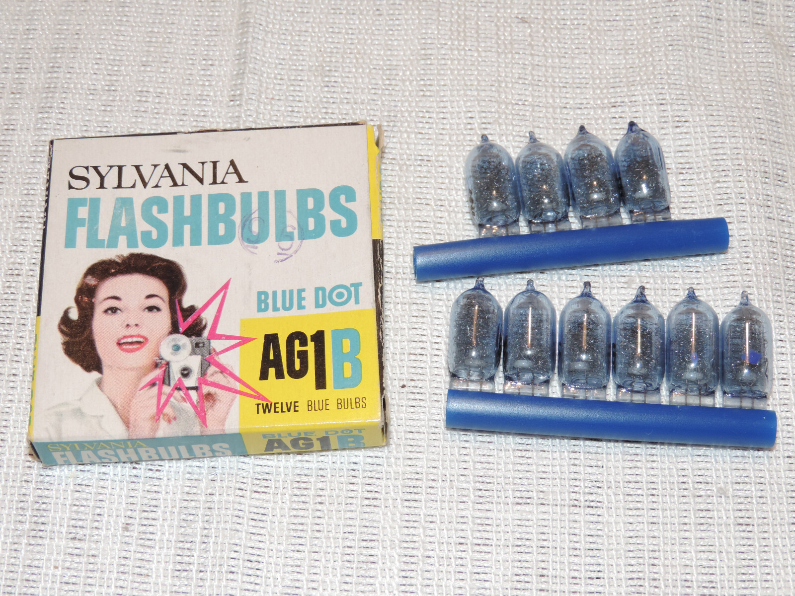 Kent AG1 Flash Attachment with 10 Sylvania AG1B Blue Dot Bulbs
